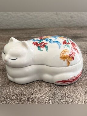 Vintage Elizabeth Arden Porcelain Sleeping Cat Floral Trinket Japan